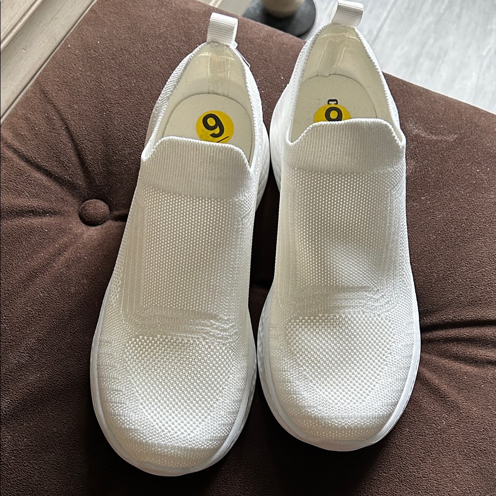 Cushionaire Dorsy Memory Foam White Slip-On Women's Sneakers Sz 9 - Picture 2 of 9